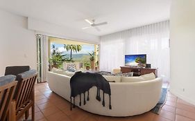 Freshly Renovated With Views - Walk To Beach & Town